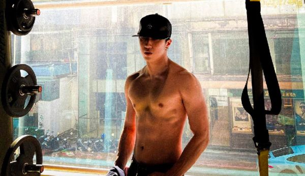 ▲▼婁峻碩近期狂健身操出六塊猛肌。(圖/翻攝自婁峻碩IG)