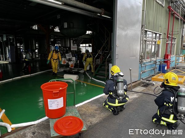 ▲南寳樹脂與台南市消防局第三救災救護大隊、西港區公所，共同於16日下午2時舉辦企業防災自主演練。（圖／記者林悅翻攝，下同）