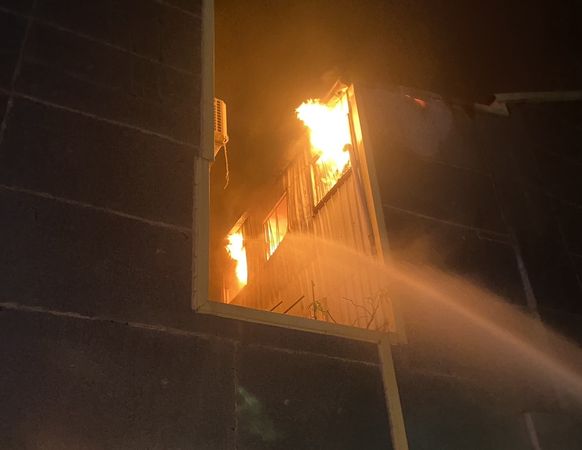 ▲▼台南透天住宅起火。(圖/民眾提供)