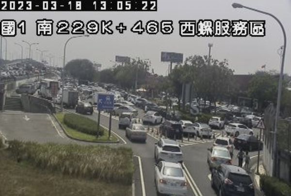 ▲國道南下230K火燒車。（圖／翻攝自公路總局及時影像）