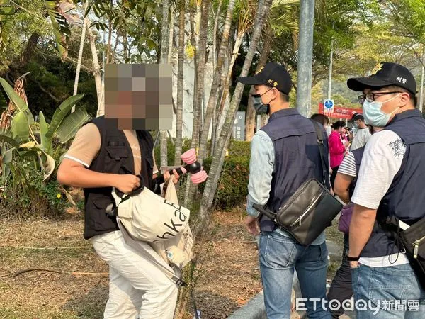 ▲BLACKPINK高雄演唱會第二天警察加強取締黃牛。(圖/記者謝盛帆攝)