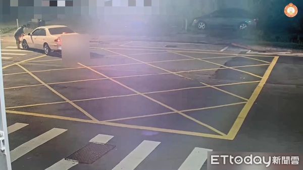 ▲北市辛亥路四段發生一起車輛轉彎撞傷過馬路民眾的離譜案件。(圖/記者張君豪翻攝)