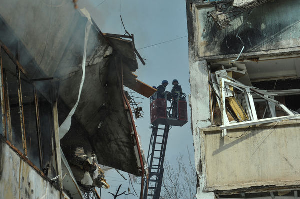 ▲▼烏克蘭扎波羅熱(Zaporizhzhia)一處民宅遭到俄軍飛彈空襲。（圖／路透）