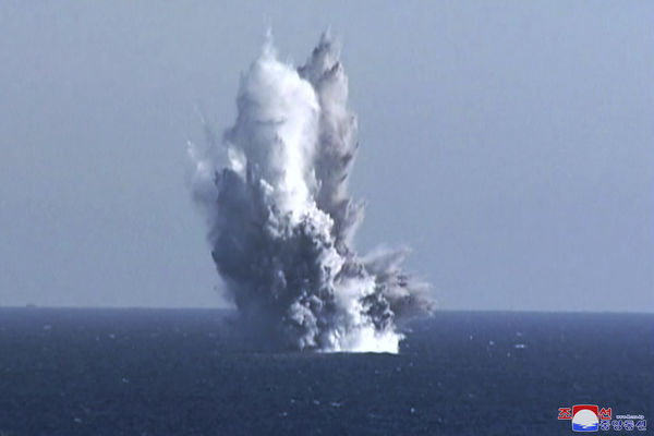 ▲▼北韓21至23日在咸鏡南道海域測試新型核動力無人攻擊潛艇，假定攻擊南韓海域或軍港，在海底引爆實驗用彈頭。（圖／達志影像／美聯社）