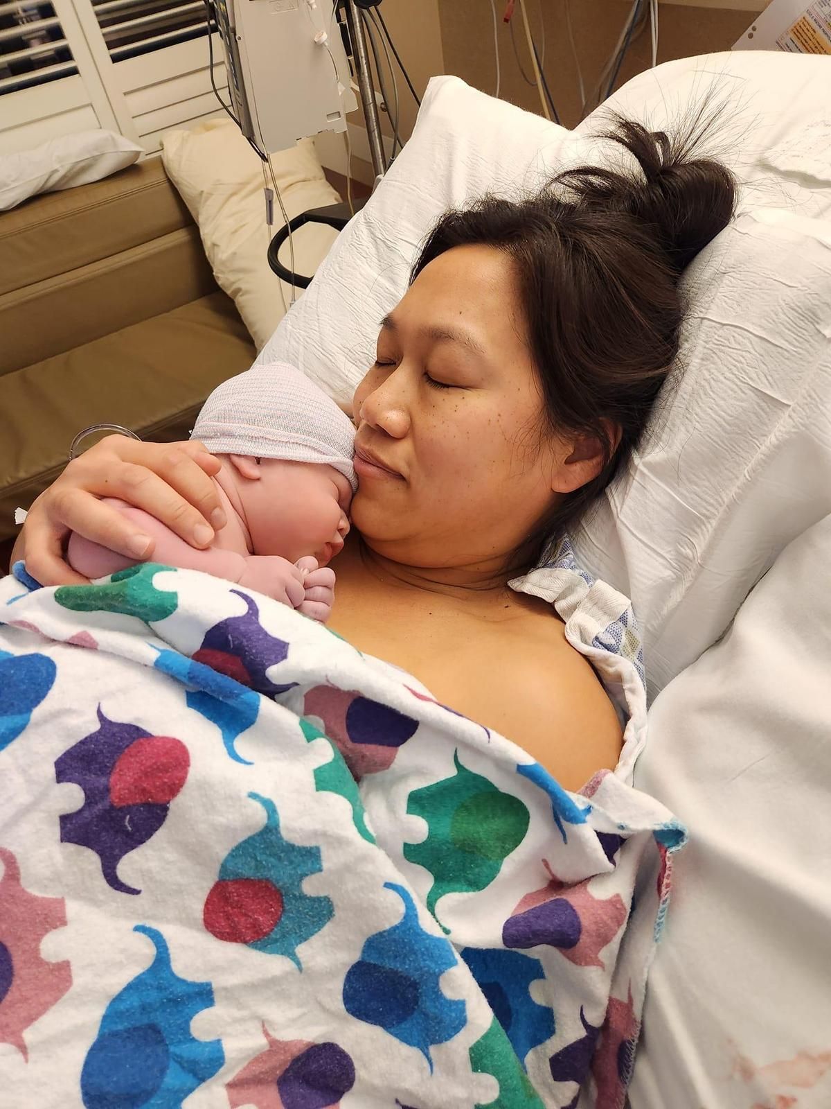 祖克柏老婆誕下第3胎　臉書曬「父女萌照」瞬湧數萬人祝福