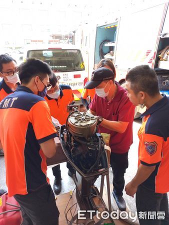 ▲台南市消防局特舉辦船艇維修保養訓練，鼓勵對機械維修有興趣的人員參加，報名人數踴躍。（圖／記者林悅翻攝，下同）