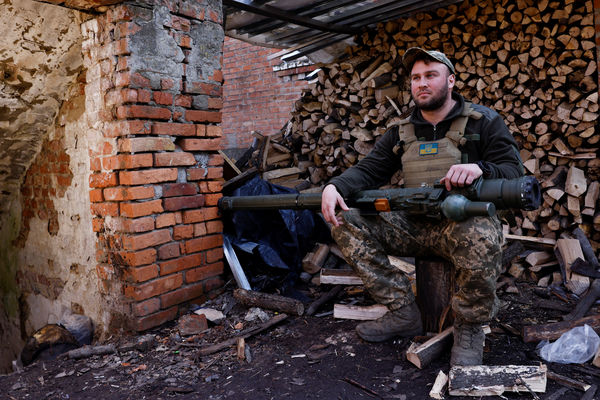 ▲▼巴赫姆特（Bakhmut）附近的烏克蘭防空部隊軍人。（圖／路透）