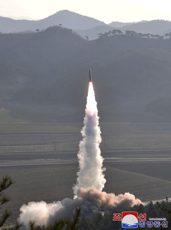 ▲▼北韓27日上午發射2枚短程彈道飛彈，在上空500公尺處引爆。（圖／達志影像／美聯社）