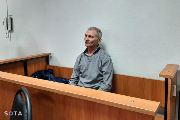 ▲▼俄羅斯男子莫斯卡廖夫 （Alexei Moskalyov）因為12歲女兒的反戰畫被判刑2年。（圖／路透）