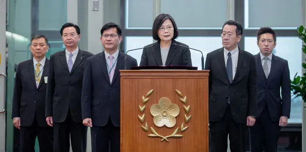 ▲▼總統蔡英文中午登機出訪友邦,出發前發表機場談話。(圖/總統府提供)