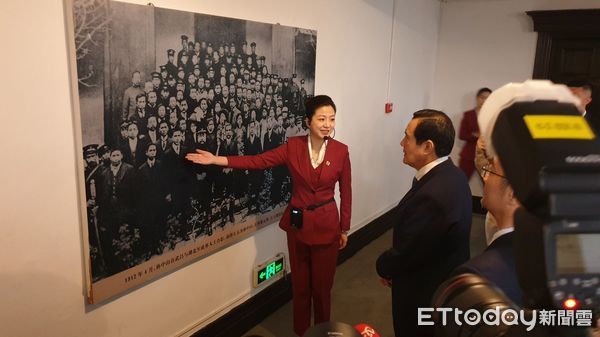 ▲前總統馬英九前往武漢辛亥革命博物院，高喊三民主義。（圖／記者任以芳攝）