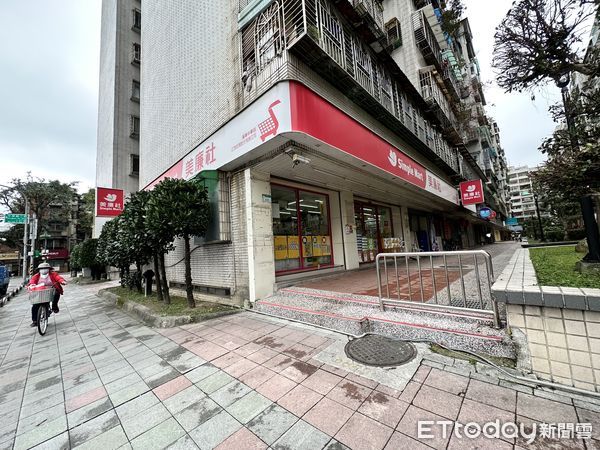 ▲美廉社萬華中華店,沒賣蛋,店門外觀,量販店超市進口雞蛋販售狀況,蛋荒。（圖／記者謝婷婷攝）