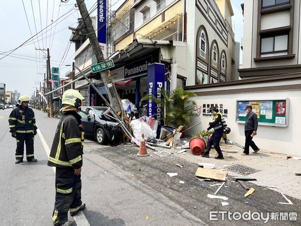 ▲萬丹鄉中興路二段交通事故             。（圖／記者陳崑福翻攝，下同）