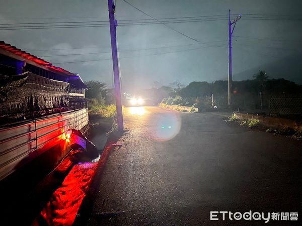 ▲台東婦騎機車摔落水溝死亡。（圖／記者楊漢聲翻攝）