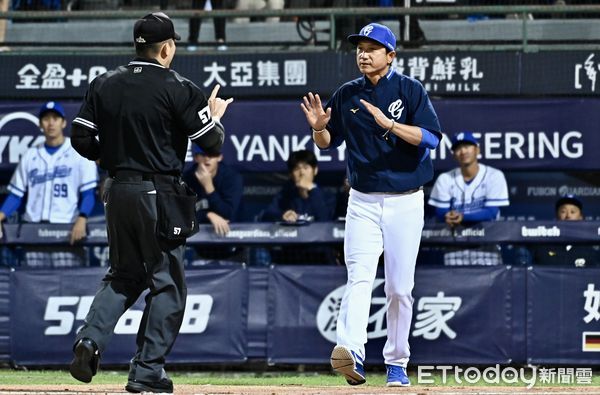 ▲▼中職富邦悍將總教練丘昌榮。(圖/記者李毓康攝)