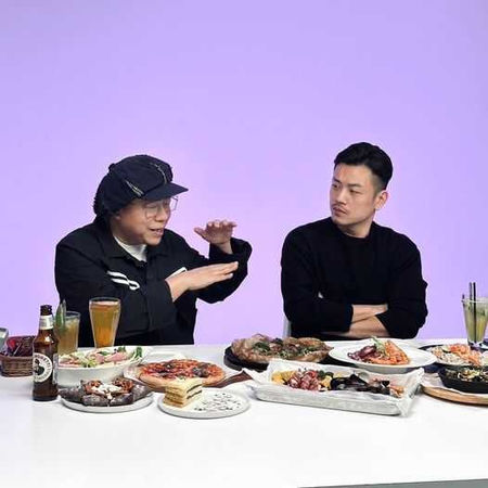 77老大經常有與藝人合作的機會。(圖/取自77老大臉書)