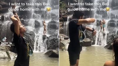 峇里島神級導遊！　瀑布前「賣力動作指導」幫遊客拍美照