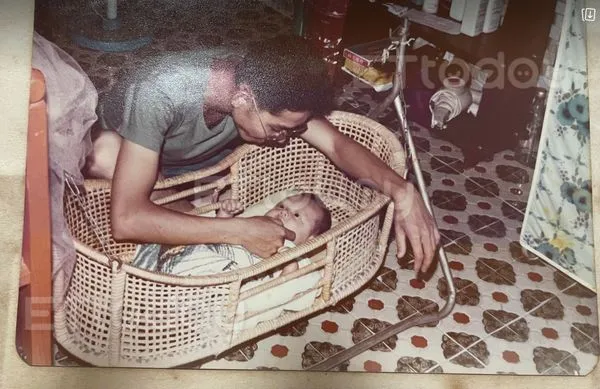 ▲如《心肝寶貝》歌詞般輕哄,李坤城父子昔日合照曝光。(圖/李坤城兒子提供)