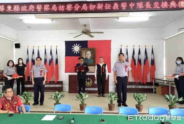 ▲枋寮義勇中隊長交接 。(圖/記者陳崑福翻攝,下同)