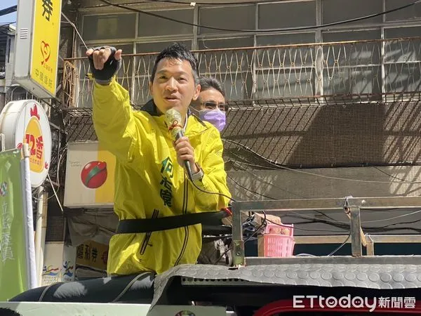 ▲▼何志偉委員車掃。(圖/記者黃國霖攝)