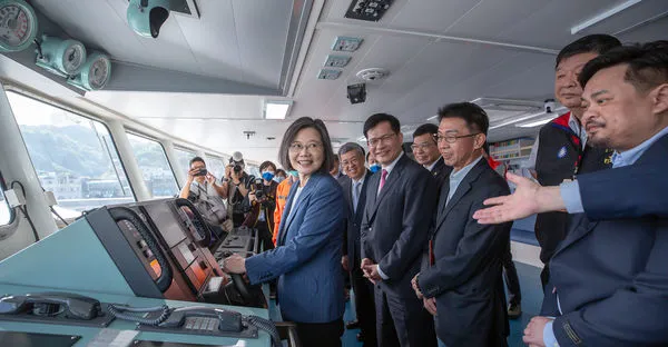 ▲▼總統蔡英文16日前往基隆港出席「新台馬輪首航典禮」。(圖/總統府提供)