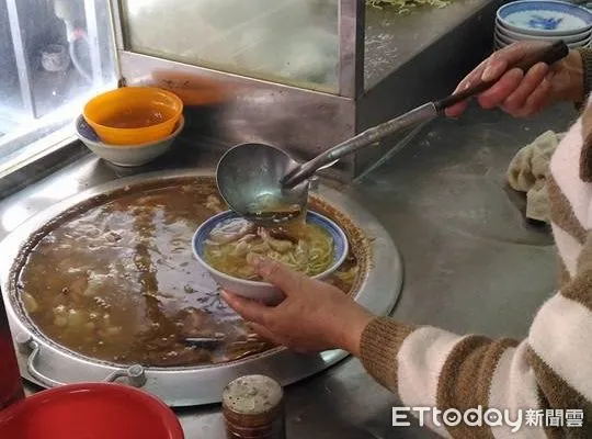 ▲▼隱藏版肉羹老店「飄香71年」從5毛賣到50元 4月底吹熄燈號。(圖/葉姓老饕授權提供)