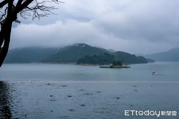 ▲鋒面為日月潭區帶來大雨,重現昔日湖光山色美景。(圖/民眾提供,下同)
