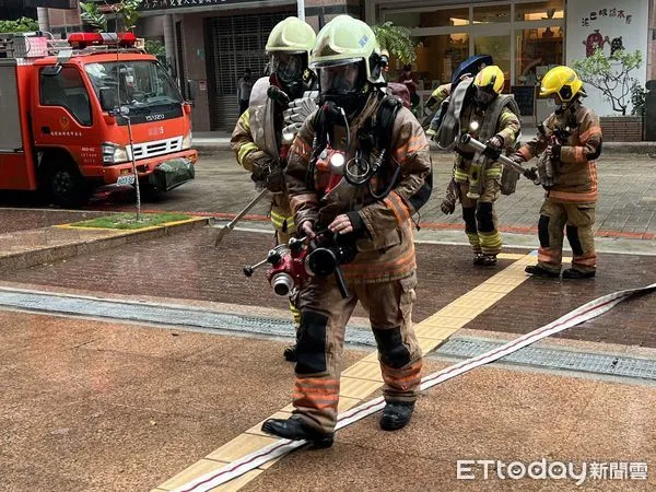 ▲台南市消防局第七大隊與台糖長榮酒店共同辦理企業自主防災應變演練,強化飯店員工初期應變作為。(圖/記者林悅翻攝,下同)