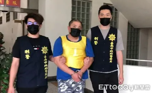 ▲台南市警學甲分局21日凌晨據報破獲1起疑因行車糾紛引發的毆人槍擊案,警方緝獲涉案徐姓犯嫌,起獲作案手槍及子彈。(圖/記者林悅翻攝,下同)