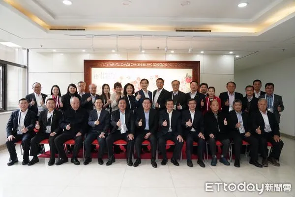 ▲商總許舒博理事長率團訪問北京時,訪團與文旅部杜江副部長合影。(圖/商總提供)