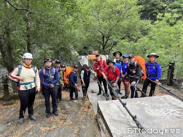 ▲第二梯次救援人員集結待命出發。(圖/花蓮縣消防局提供,下同)