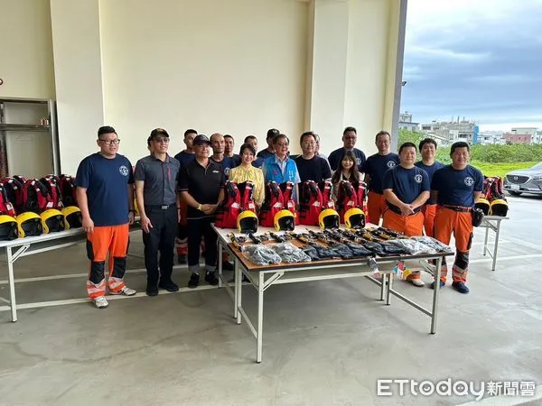 ▲碩為科技公司捐贈台東縣消防局救災裝備器材。(圖/記者楊漢聲翻攝)