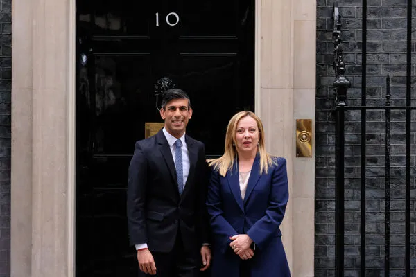 ▲▼英國首相蘇納克(左,Rishi Sunak)27日與義大利總理梅洛尼(右,Giorgia Meloni)會晤。(圖/路透社)