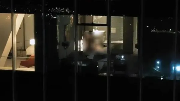 ▲▼情侶高空激戰被拍到。(圖/翻攝微博)