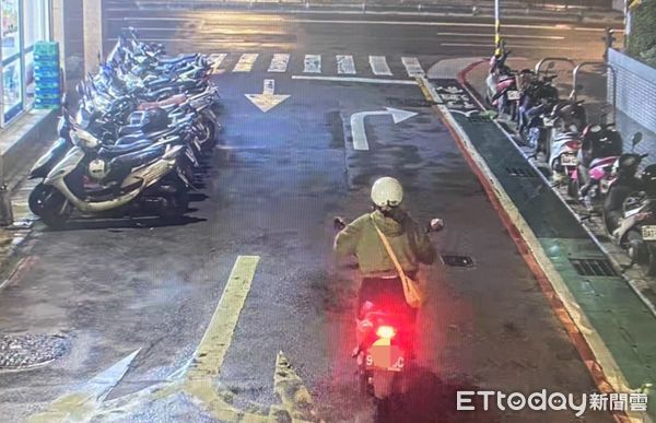 ▲▼台北市中正區的「基督教廈門街浸信會」遭潑紅漆,警方鎖定形跡可疑的57歲鄒姓女子。(圖/記者邱忠岳翻攝)