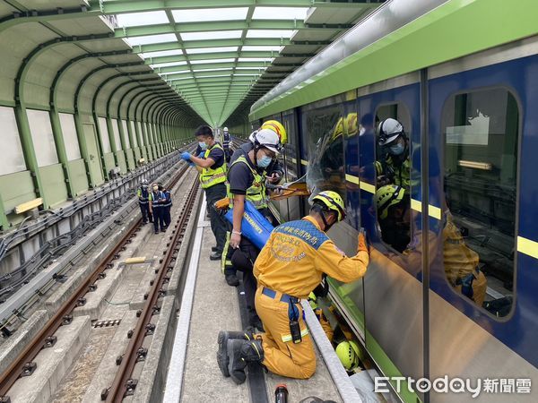 ▲▼台中捷運搶救現場。(圖/台中消防提供)
