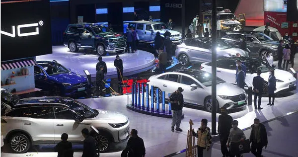 Tesla電動車話題不斷,不論價格調整、自價系統、新車推出或是意外事故都是話題。(圖/新華社提供)