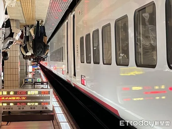 ▲▼母親節疏運台鐵加開54列次。(圖/台鐵)