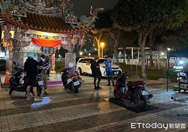 ▲桃園警方與環境保護局及監理站組成聯合稽查小組,取締改裝噪音車勤務。(圖/桃園警分局提供)