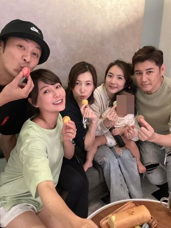 ▲張書偉和謝京穎放閃。(圖/翻攝自陳熙峰臉書)