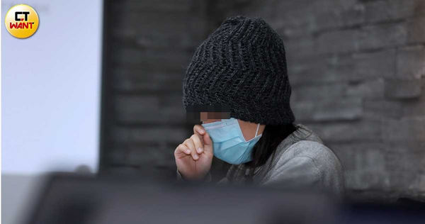 艾爾莎前學員花花(化名)想精進自己的婚禮主持技巧而報名上課,卻遭到PUA控制,前後付出800多萬都無法脫身。(圖/周志龍攝)