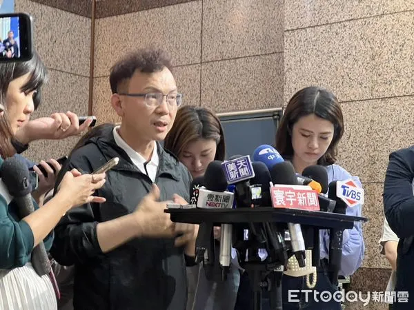 ▲▼鄭正鈐17日出席國民黨中常會,並於會前受訪。(圖/記者蘇晏男攝)