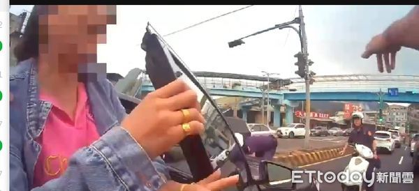 ▲▼蘆洲賓士拒檢。(圖/記者戴上容翻攝)