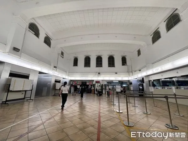 ▲▼ 嘉義市火車站光環境重塑古蹟美感 。(圖/嘉義市政府提供)