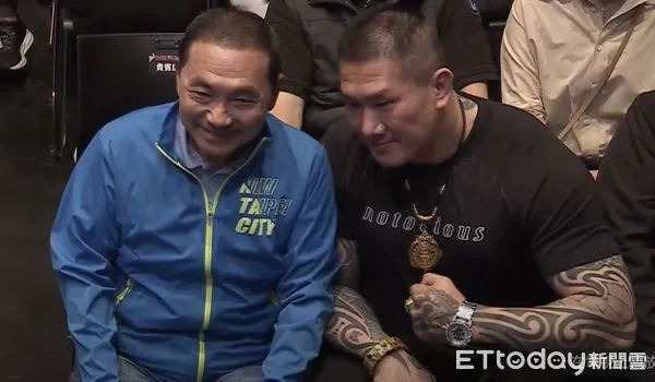 ▲▼ 侯友宜合體館長 。(圖/截圖直播)