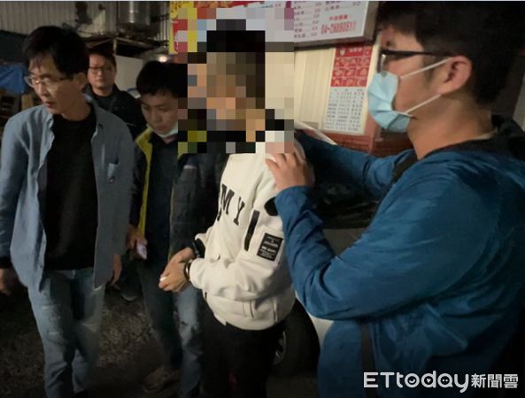 ▲▼台中警日前逮捕29歲王姓藥頭，王男年輕精明，穿著短衣褲、夾腳拖，掩人耳目。（圖／民眾提供，下同）