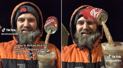 在-57度的南極喝可樂！　他倒到一半就結冰瞬間變藝術品