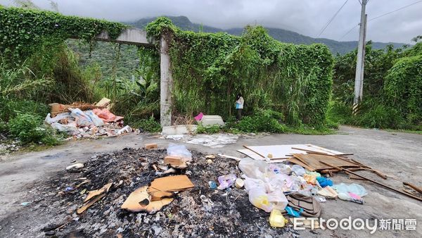 ▲▼花蓮偏遠地區近年常發生不肖業者違法傾倒、回填廢棄物，造成環境污染日益嚴重。（圖／花蓮縣政府提供，下同）