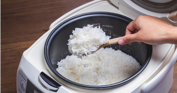 煮熟的米飯冷藏24小時後再加熱，抗性澱粉會大幅增加2.5倍，一舉顛覆隔夜飯不好的印象，但專家提醒還是要注意冷藏溫度，以免滋生細菌。（圖／123RF）