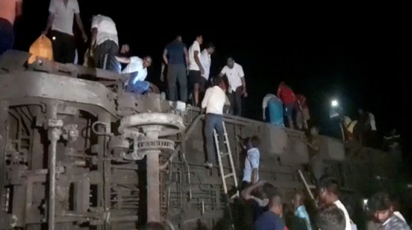 ▲▼印度重大火車事故。（圖／路透）